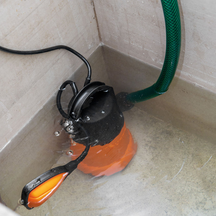 Bomba sumergible plástica, 1 HP para agua limpia, Truper 12602 BOS-1LP
